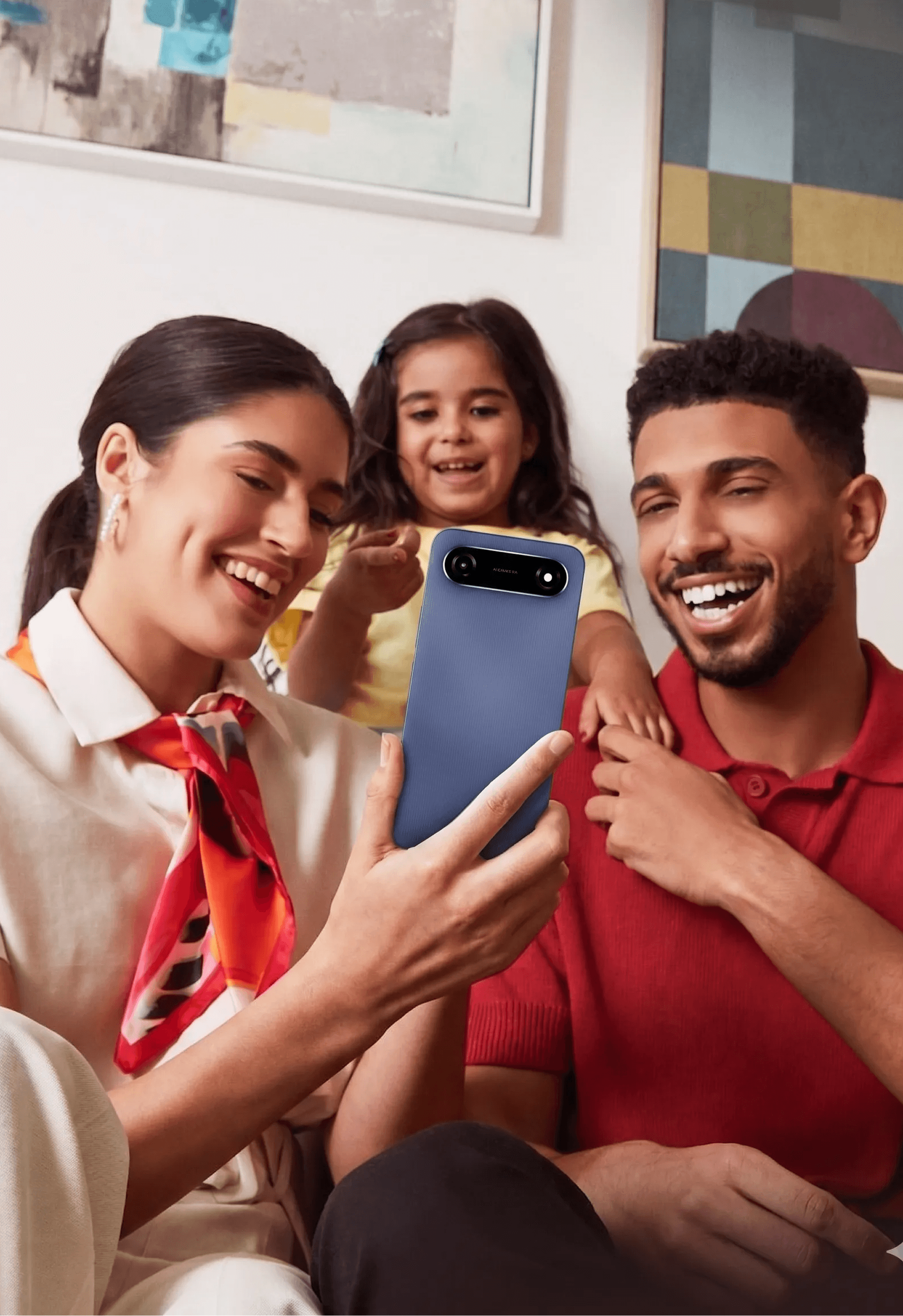 Family sharing moments on Zeno F30 5G